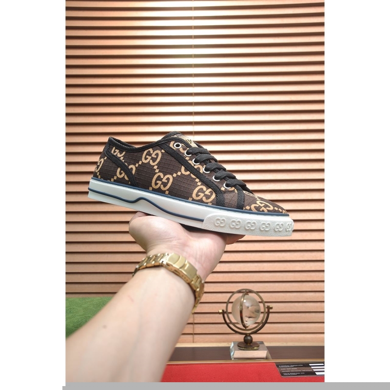 G*u*i leather shoes
